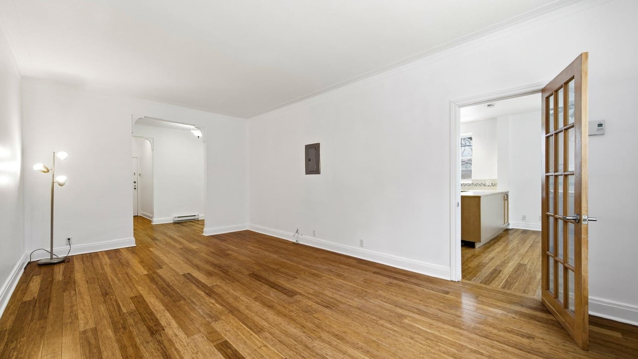 At the edge of Westmount | Corner unit with a view of Mount Royal