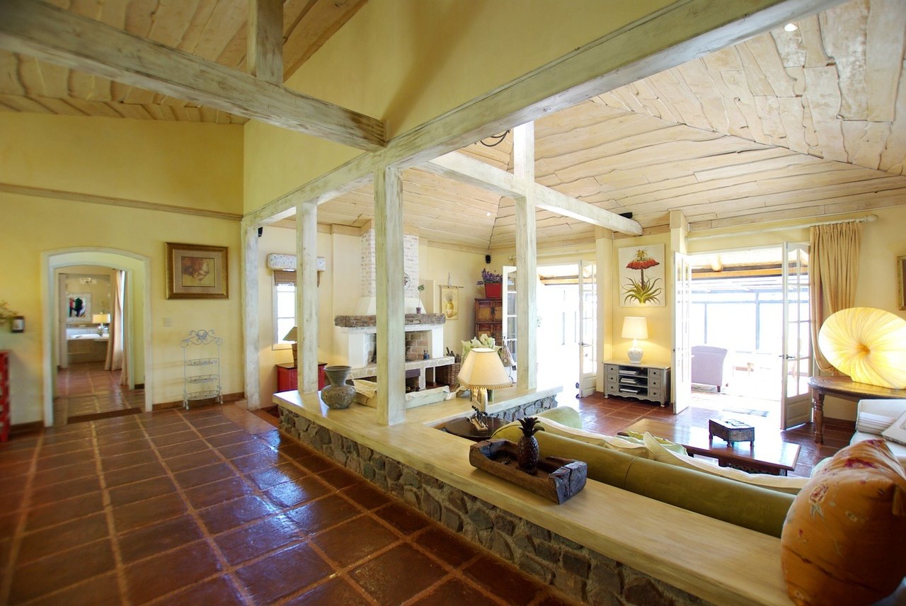 Fully Furnished Provenzal Estate