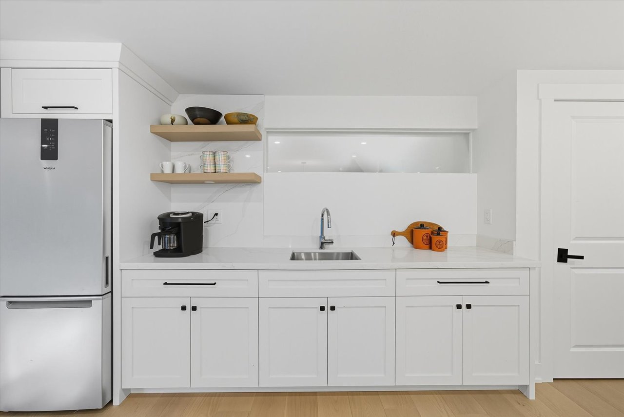 11 Avondale Cres 