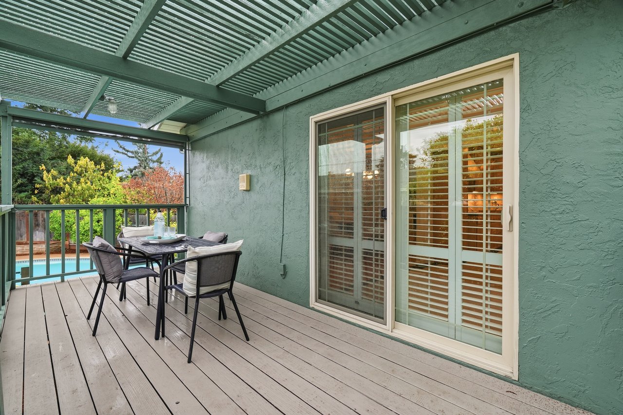 1554 Queenstown Court