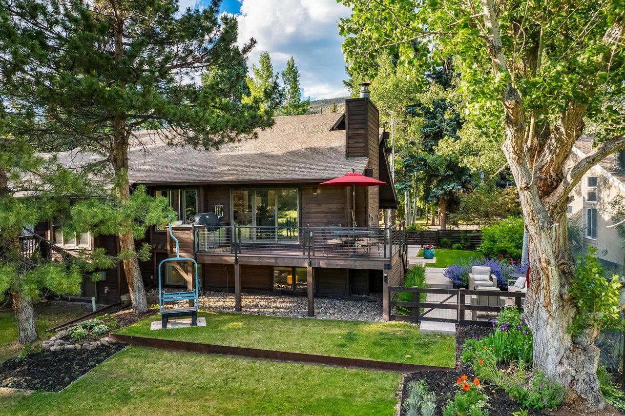 250 Larkspur Lane E E