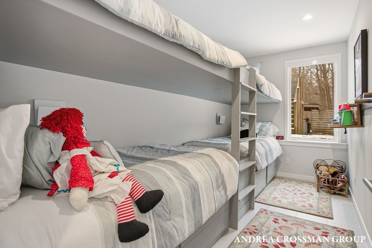 6919 Bendemeer Drive