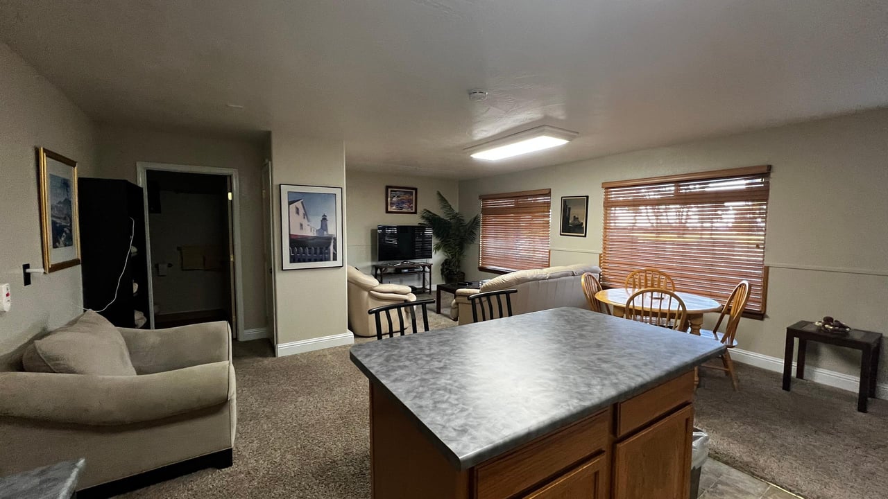 555 Hwy 101 S Apt 1
