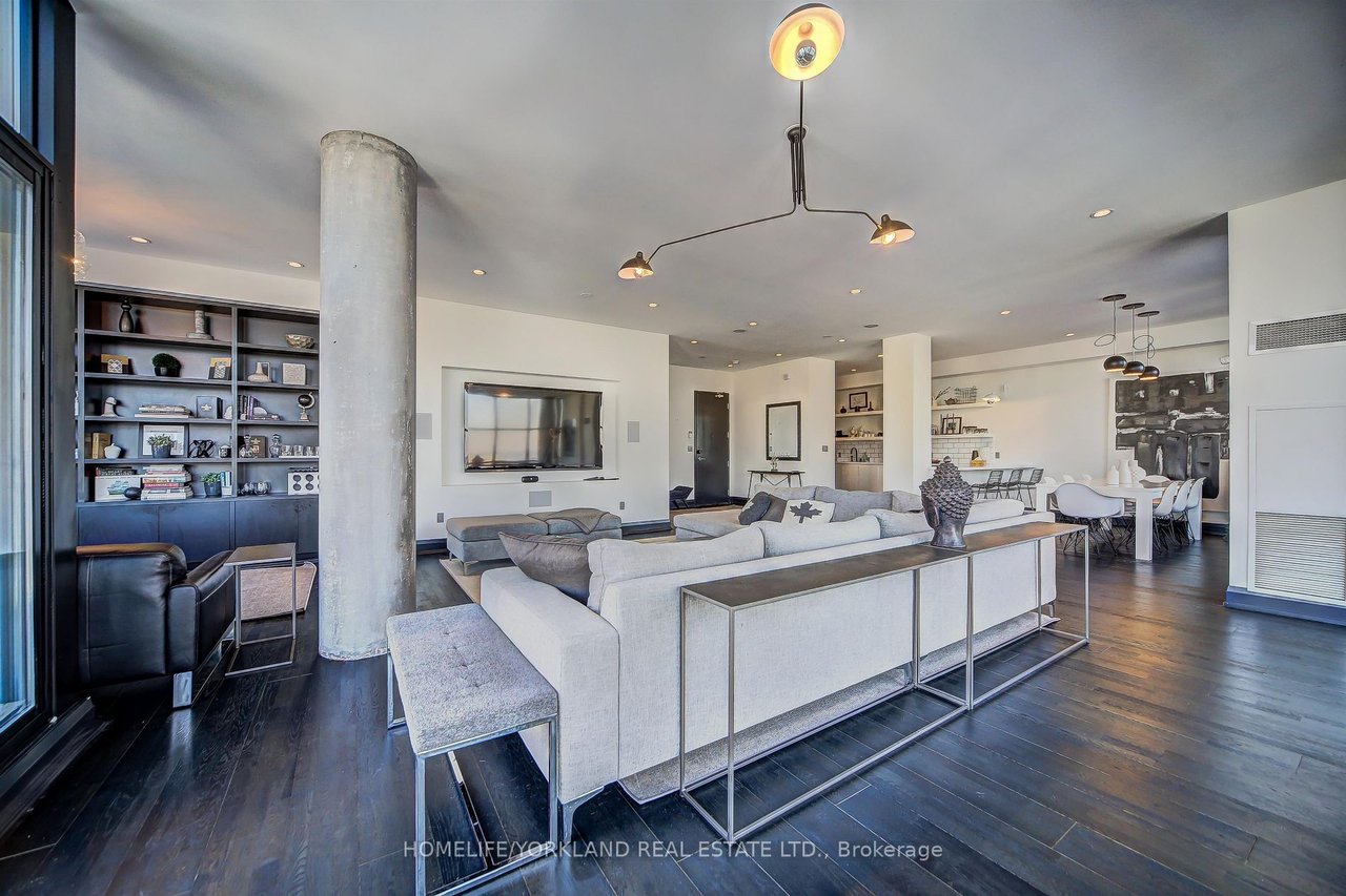 LUXURY DOWNTOWN LIVING