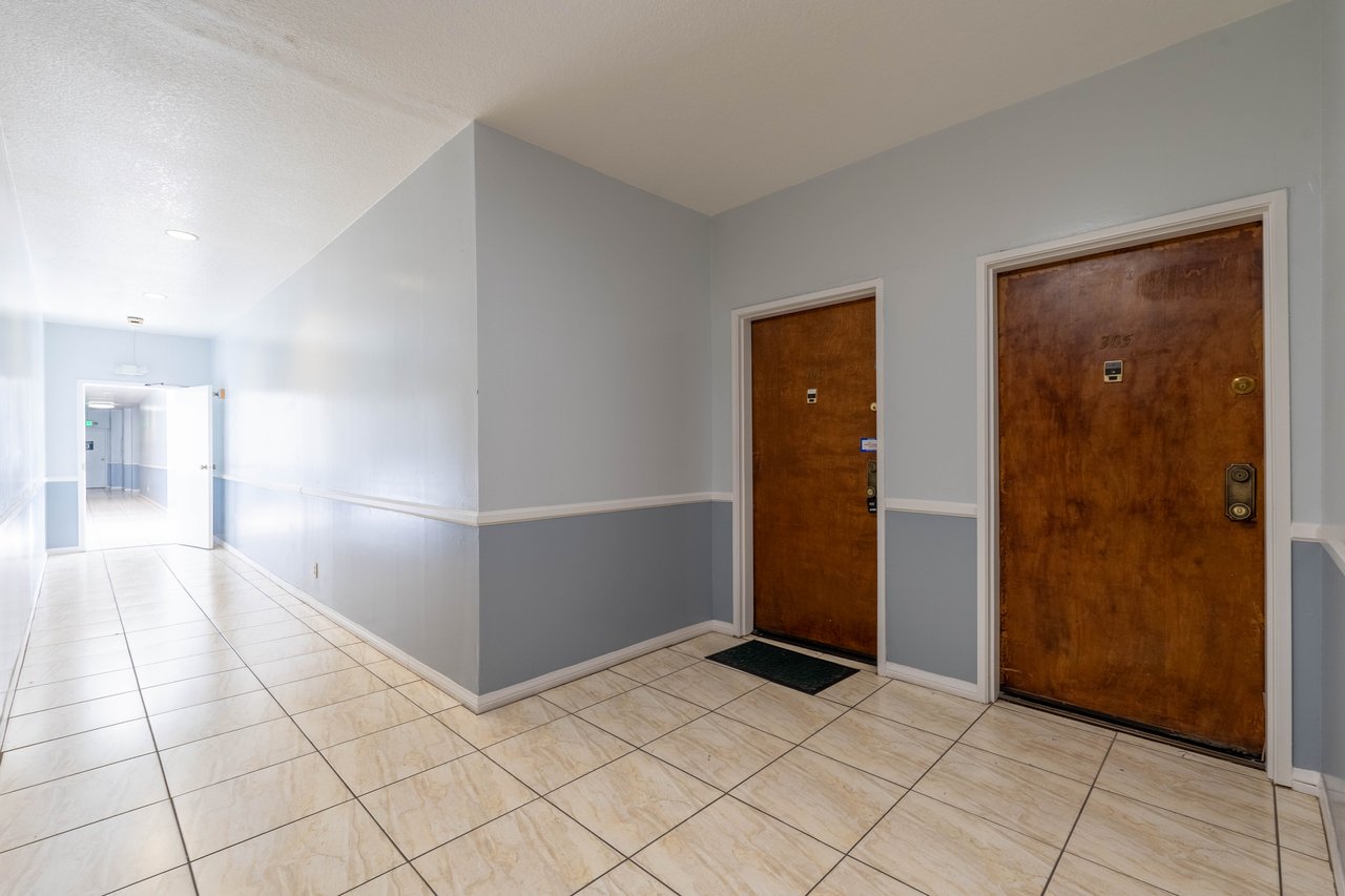 5135 Zelzah Ave #305