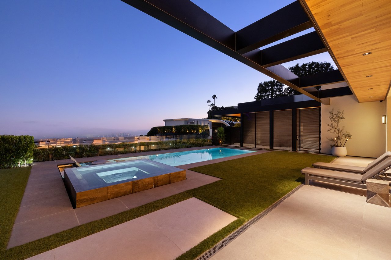 9211 Nightingale Dr, Hollywood Hills