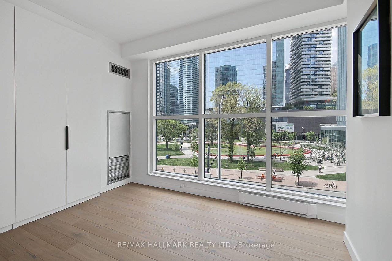77 Harbour Sq