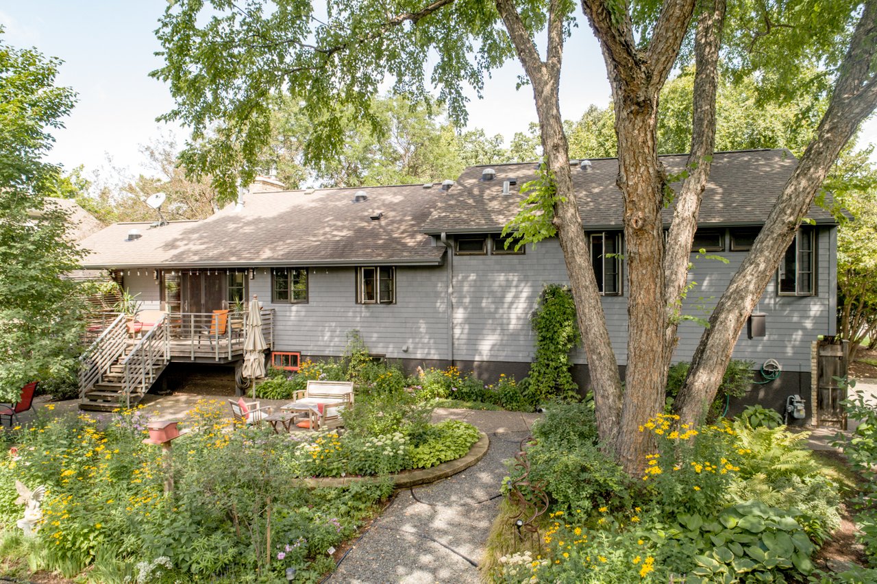 Stunning Mid-Century Modern Oasis