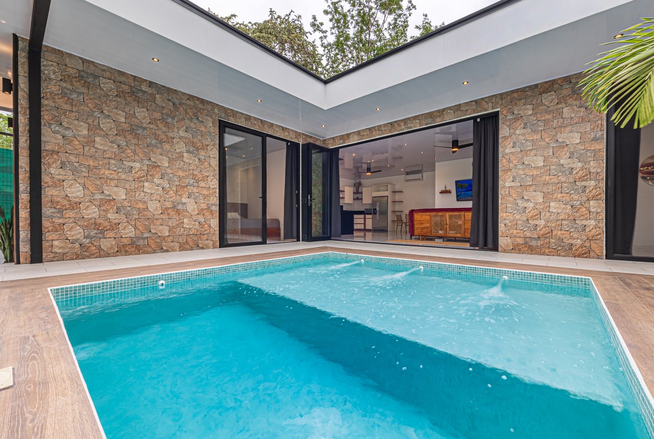 Comfortable 3-Bedroom Pool Home Near Beaches, Parks, and Restaurants