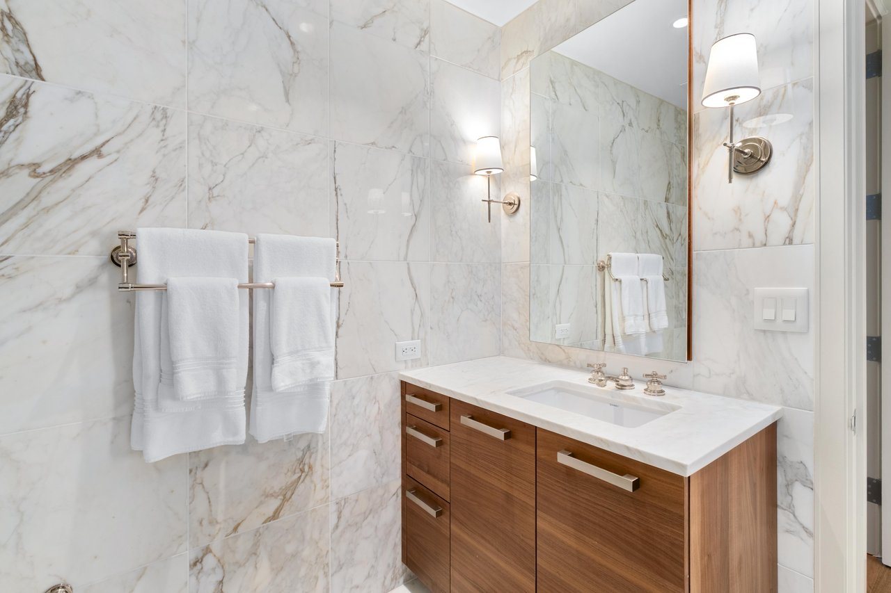 200 Congress Avenue #37H