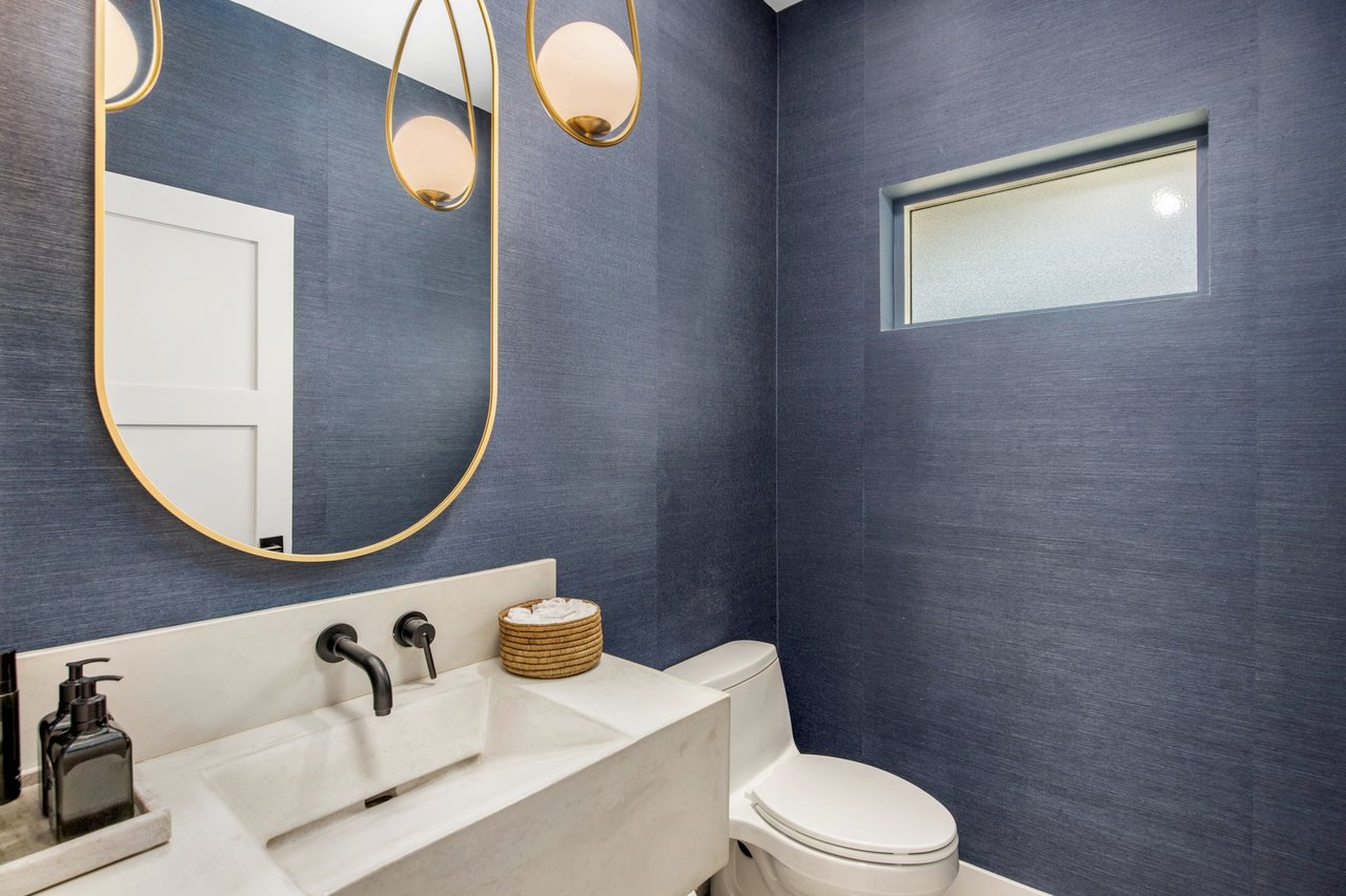 4119 E Indianola Ave