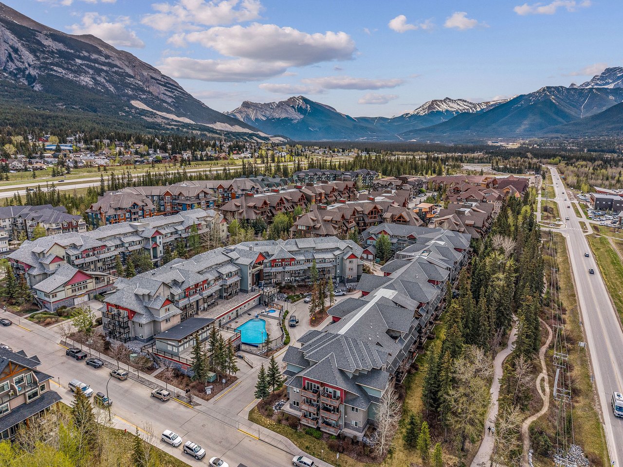 Short Term Rental Income Property in Grizzly Lodge Canmore