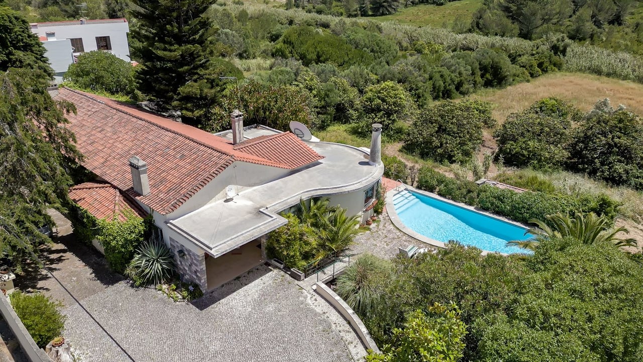 Exclusive Family Villa with Expansive Gardens Near Sintra’s UNESCO Heritage Centre