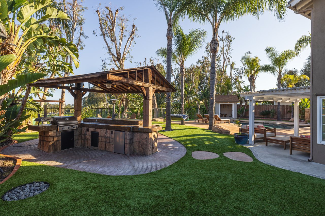 23965 Carrillo Dr