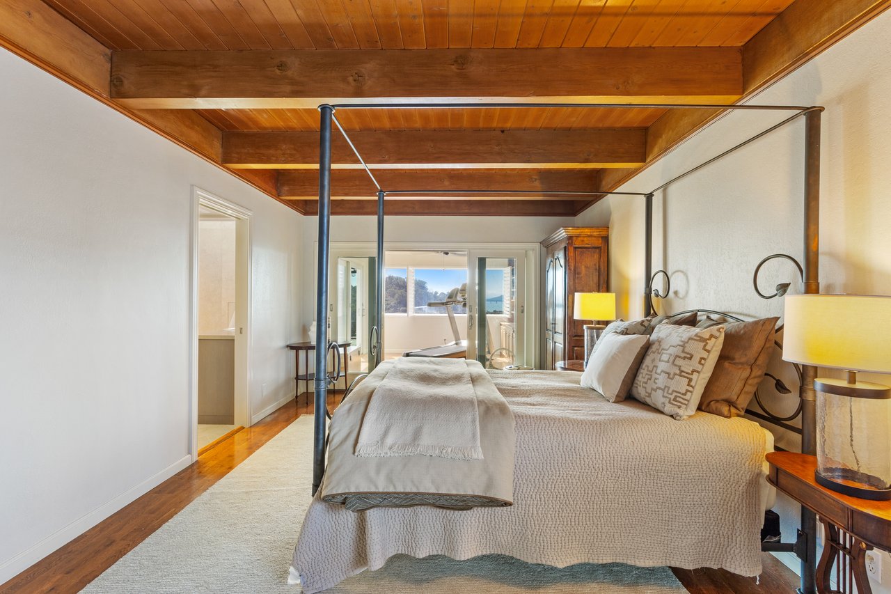 Sunny View Residence in Peacock Gap