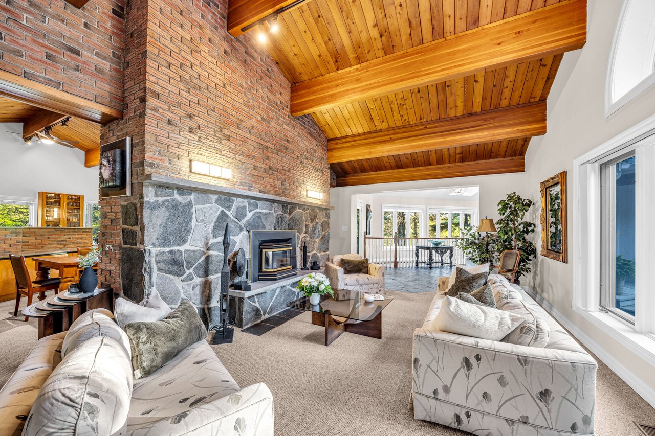 2360 8 Side Road, Burlington