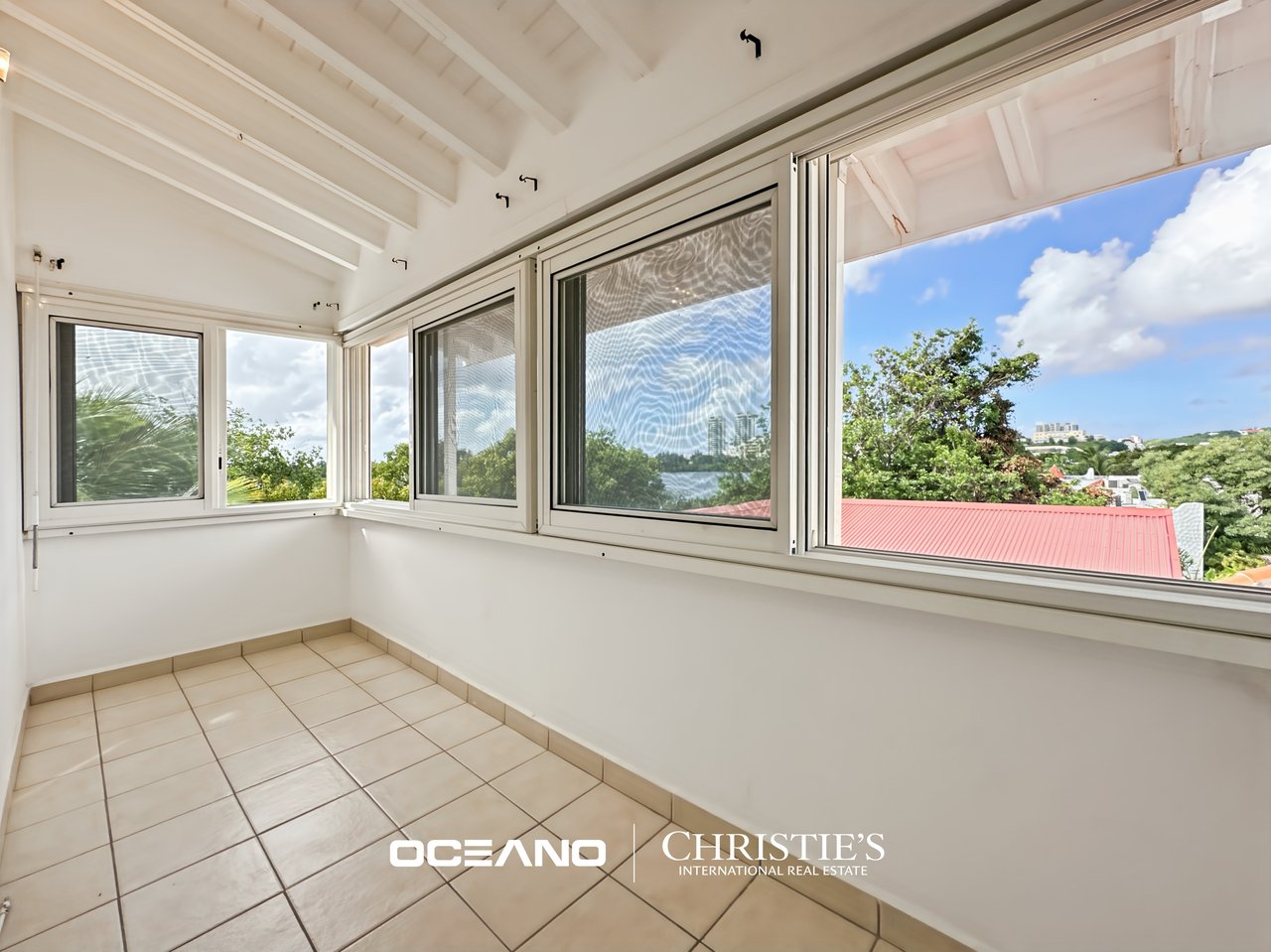 POINT PIROUETTE – 2-Bedroom Townhouse with Private Pool