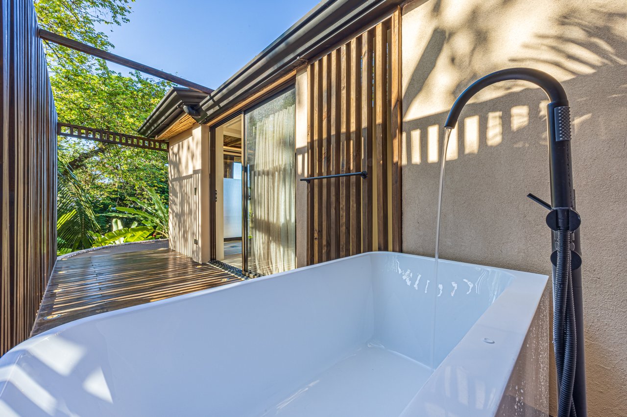 Luxury Hotel Boutique with Ocean Views | Walking distance to the beach | 13.2 Acres