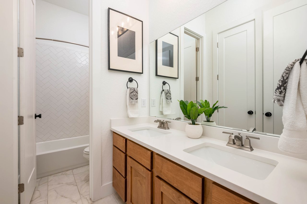 10039 Sarah Place