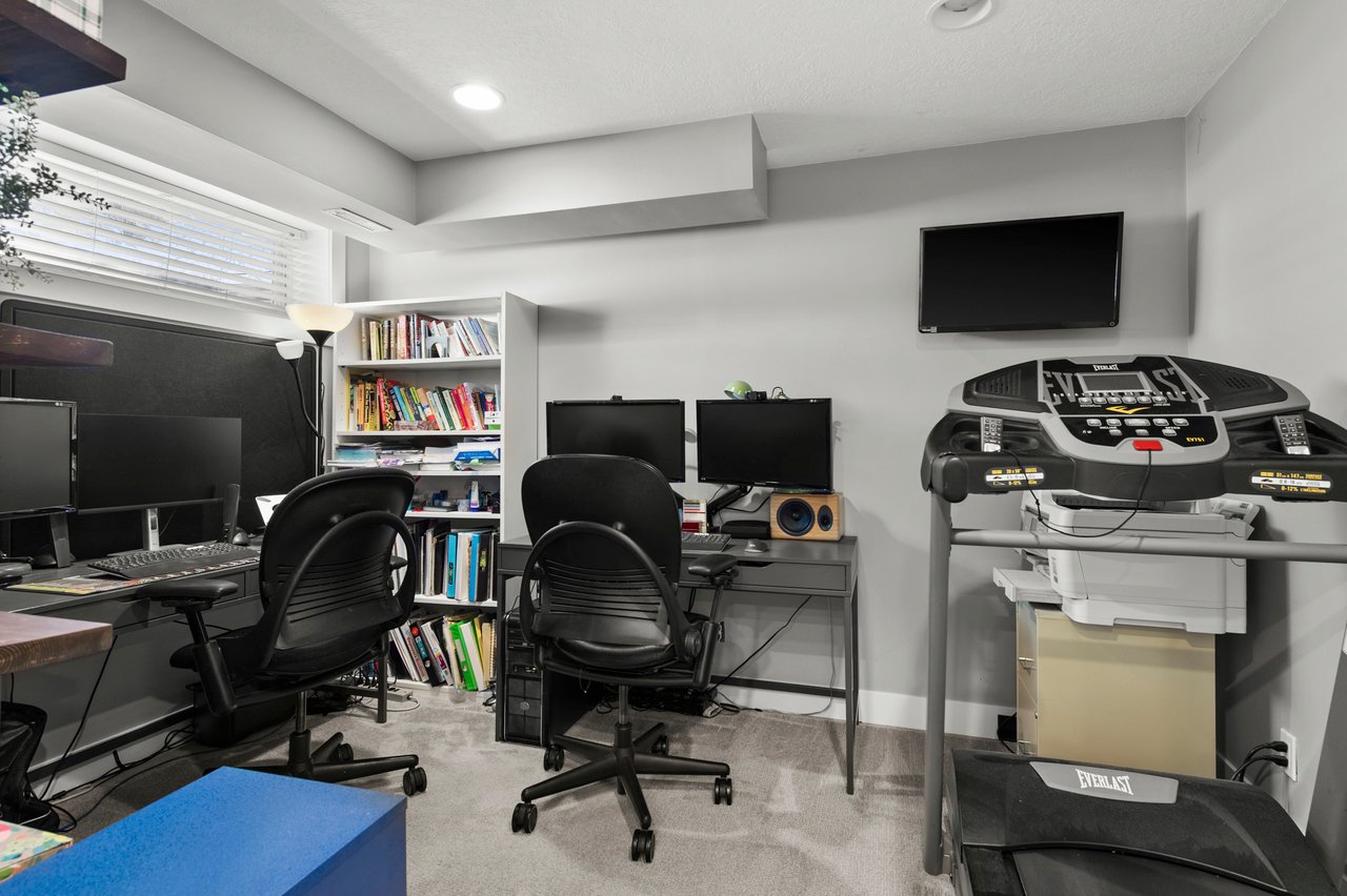 36 Hidden Hills Road NW