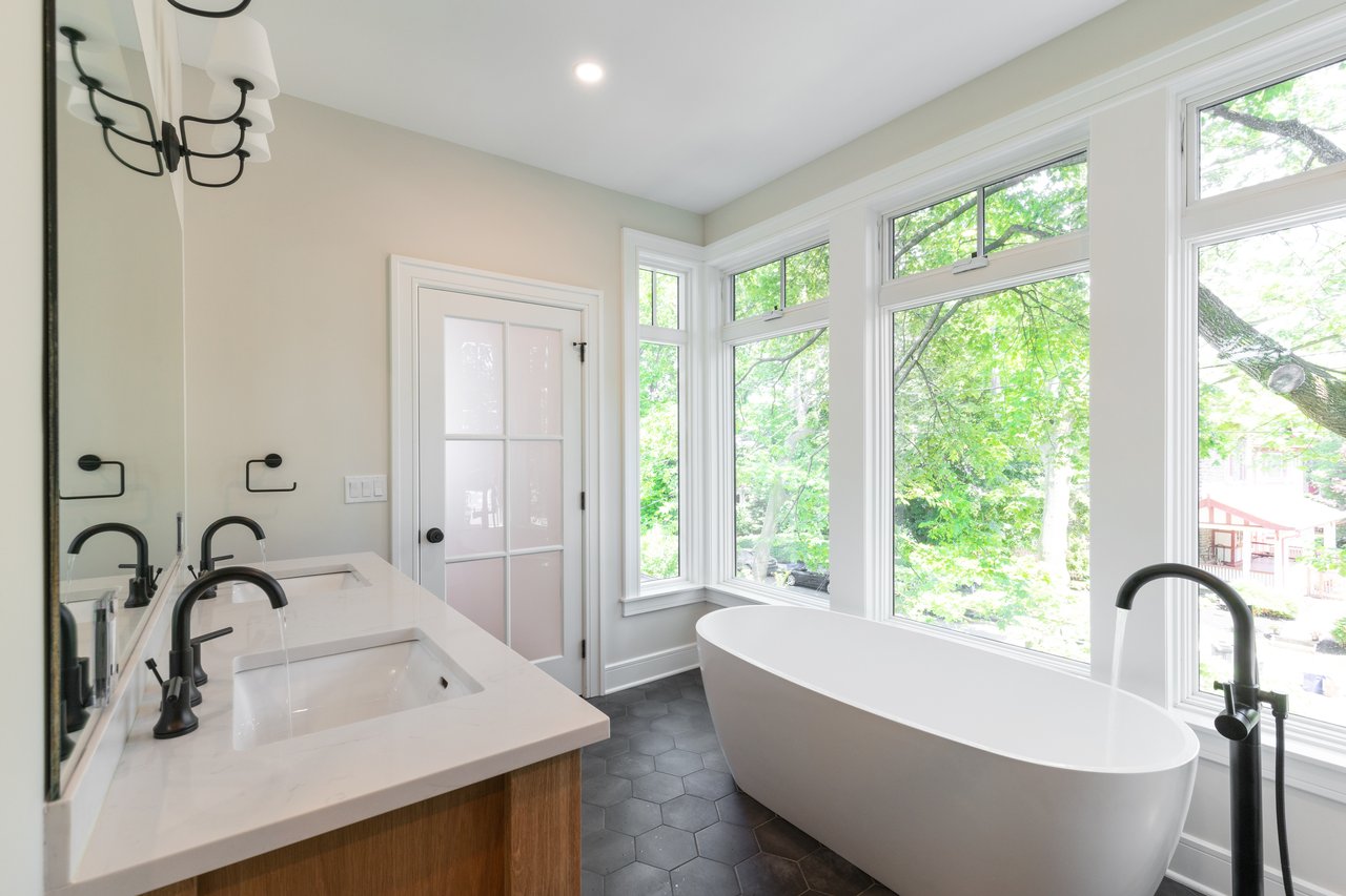 161 Carpenter Ln, Philadelphia, PA 19119