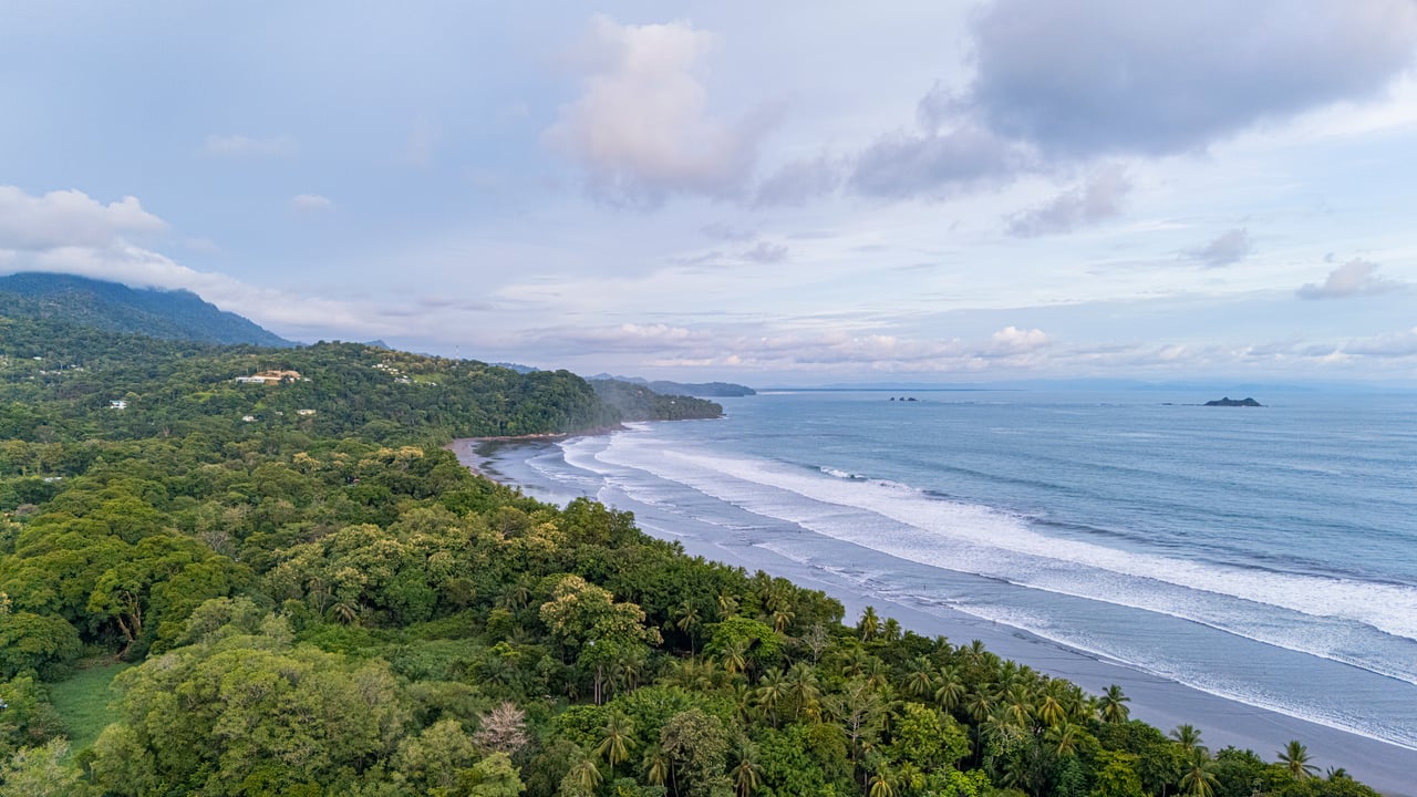 Modern Elegance Meets Tropical Lifestyle in Uvita