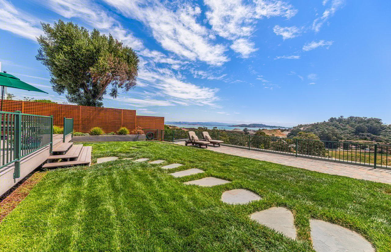 Sunny View Residence in Peacock Gap