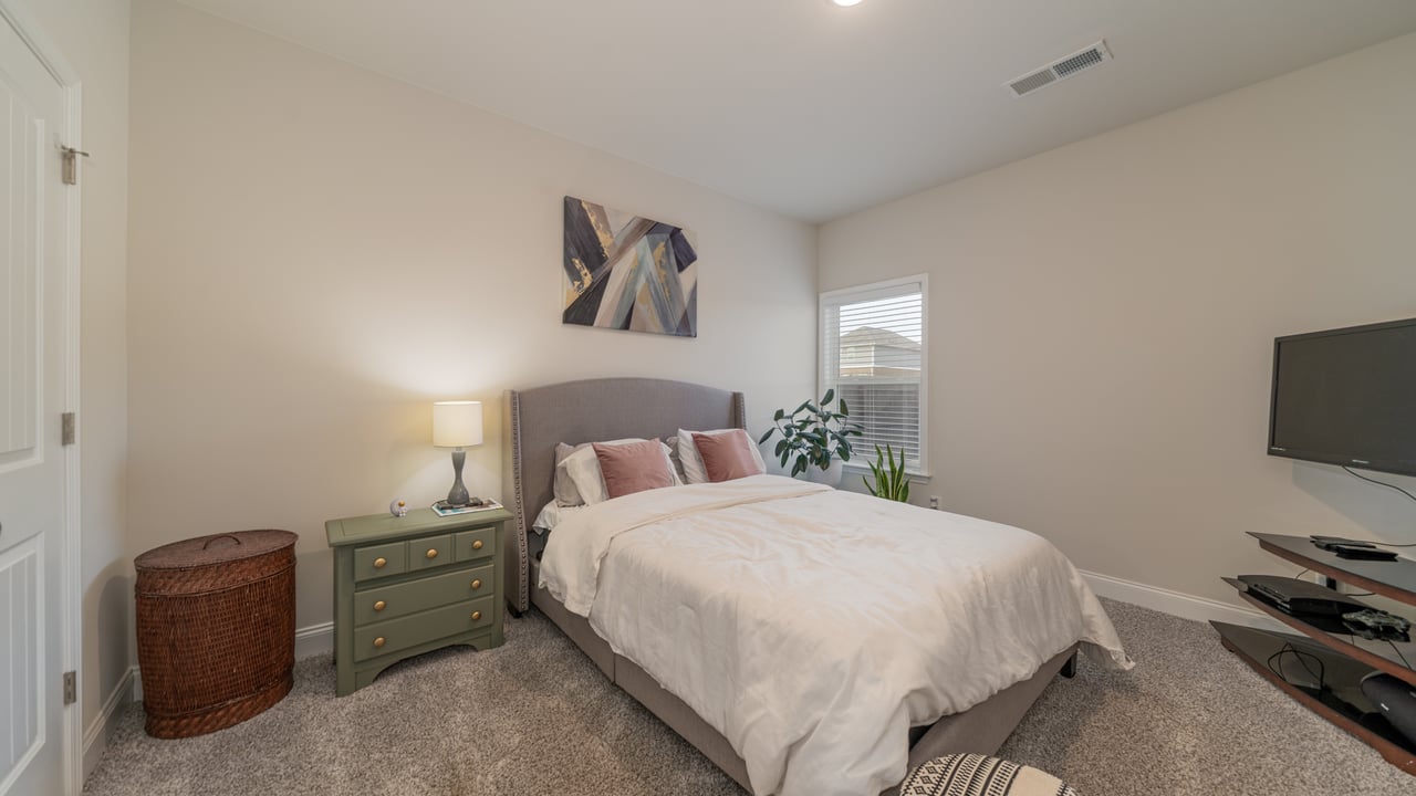5 Bedroom Gorgeous Home! Lots of Space!!