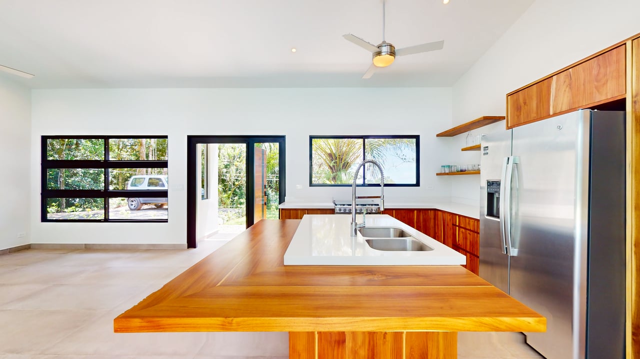 Exquisite Modern Retreat with Ocean and Mountain Views in Ojochal, Costa Rica