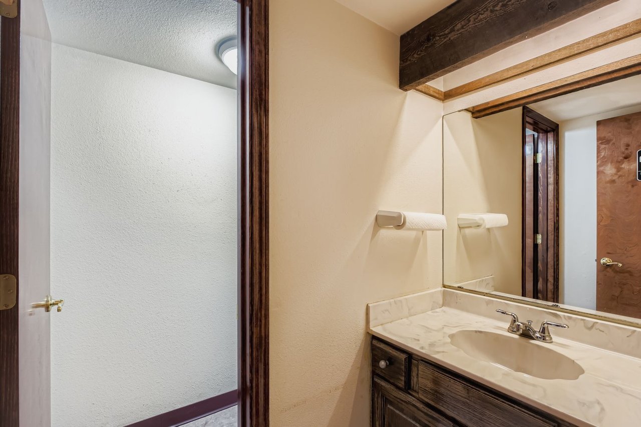 2060 Universal City Blvd