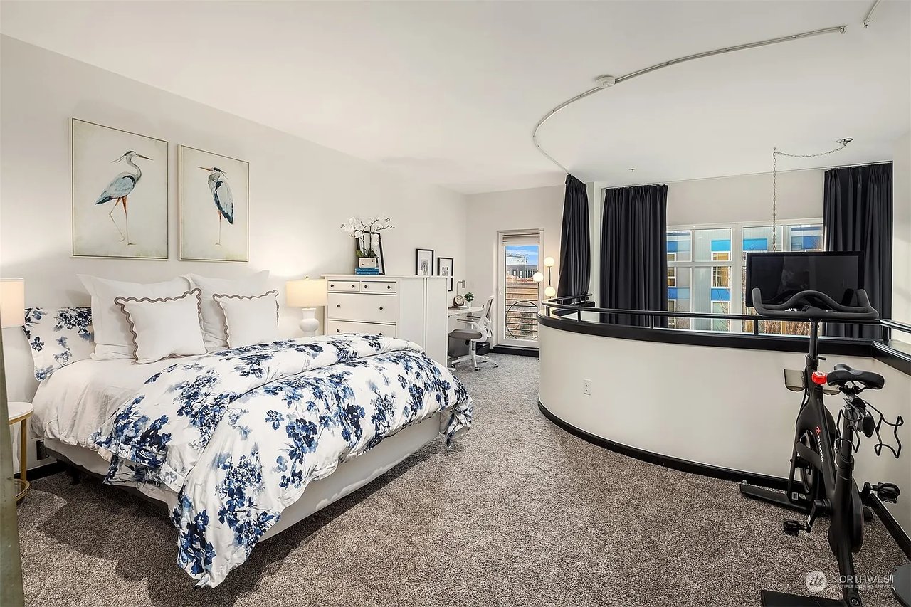 17 W Mercer St #4
