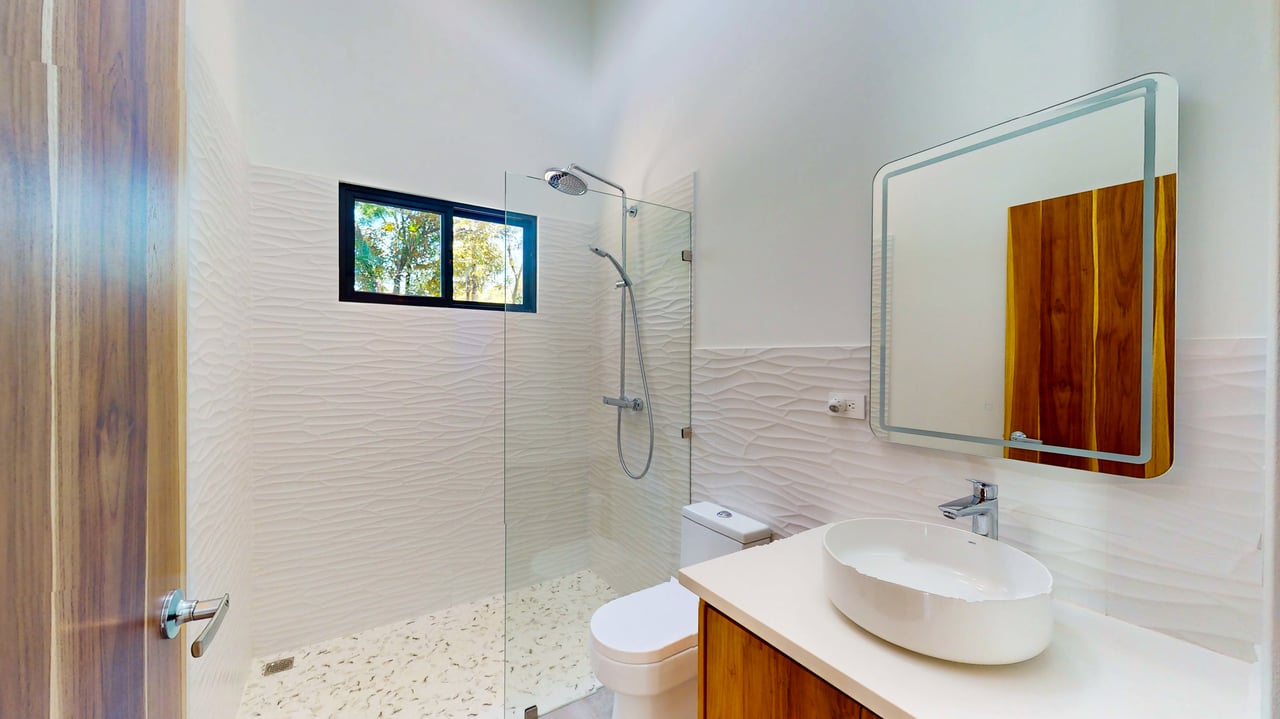 Exquisite Modern Retreat with Ocean and Mountain Views in Ojochal, Costa Rica