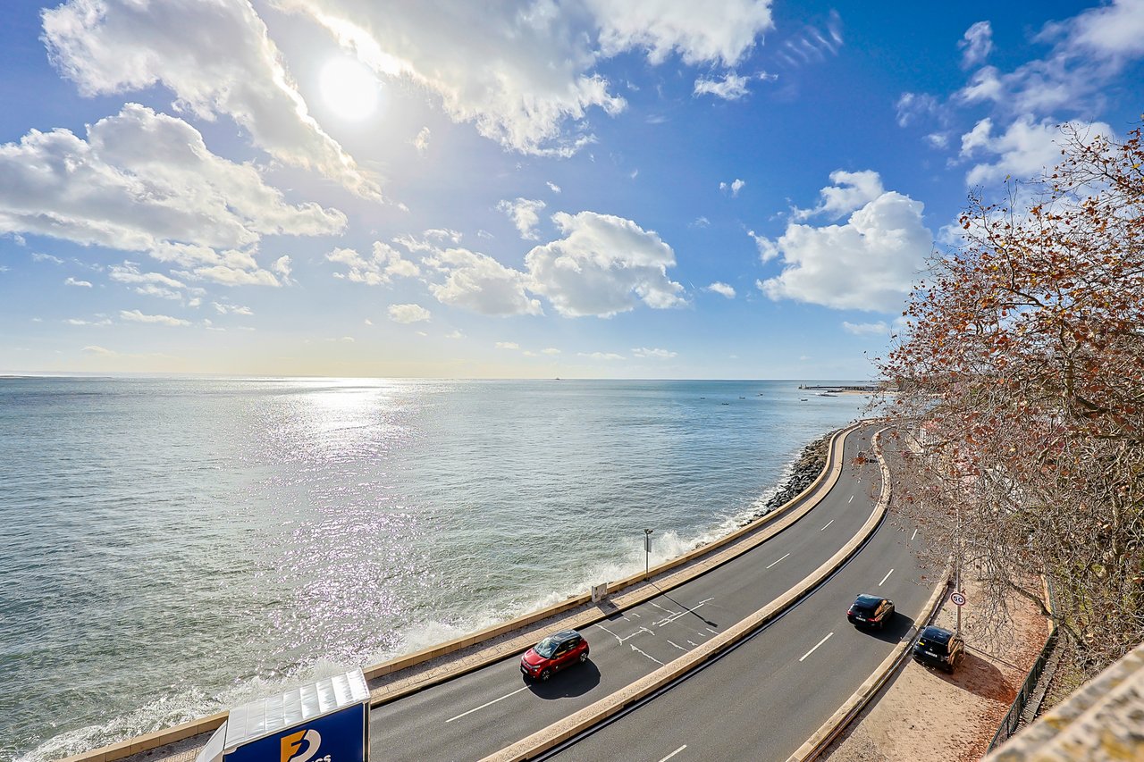 Quinta do Relógio: Historic 19th-Century Waterfront Palacete in Paço de Arcos, Oeiras
