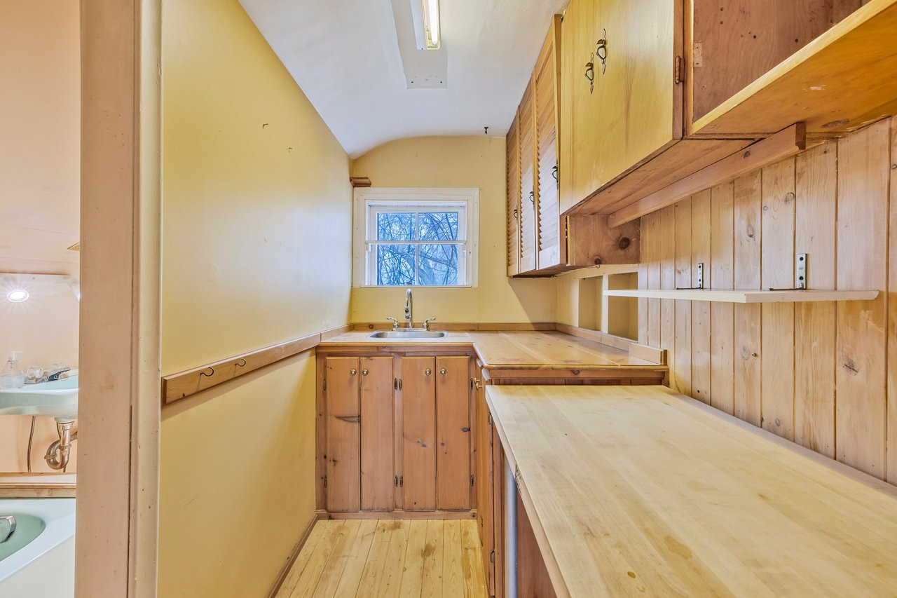 410 Eagle Street, Newmarket, ON L3Y 1K6