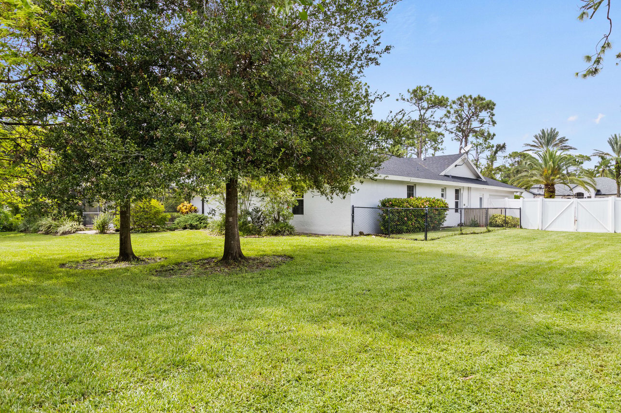 Pine Hurst Estates home on almost an acre