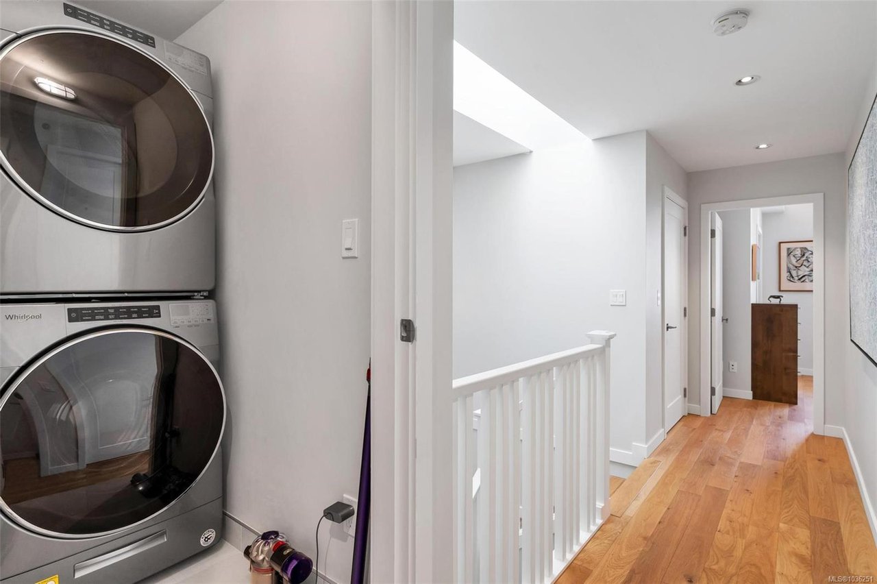 1034 Pentrelew Pl
