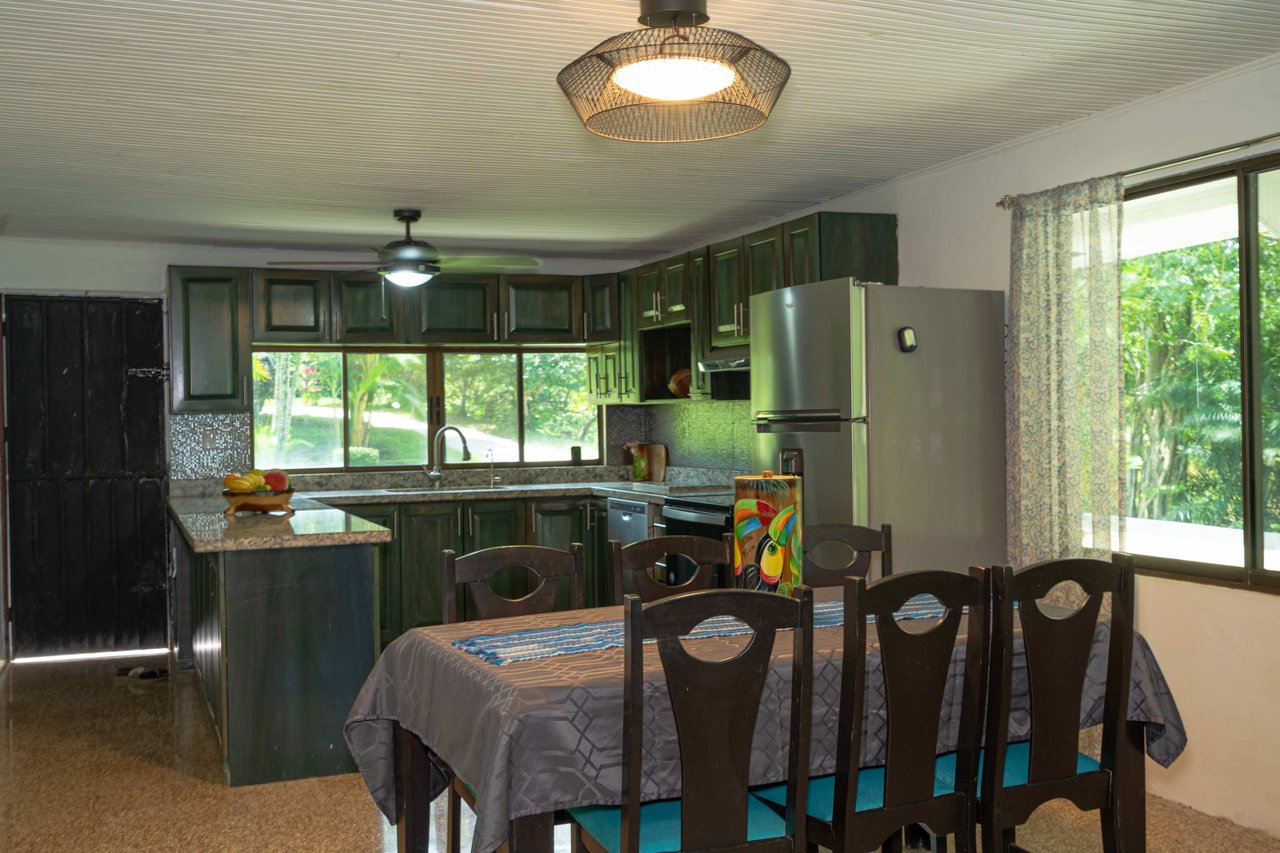 Three home stunning estate close to Quepos