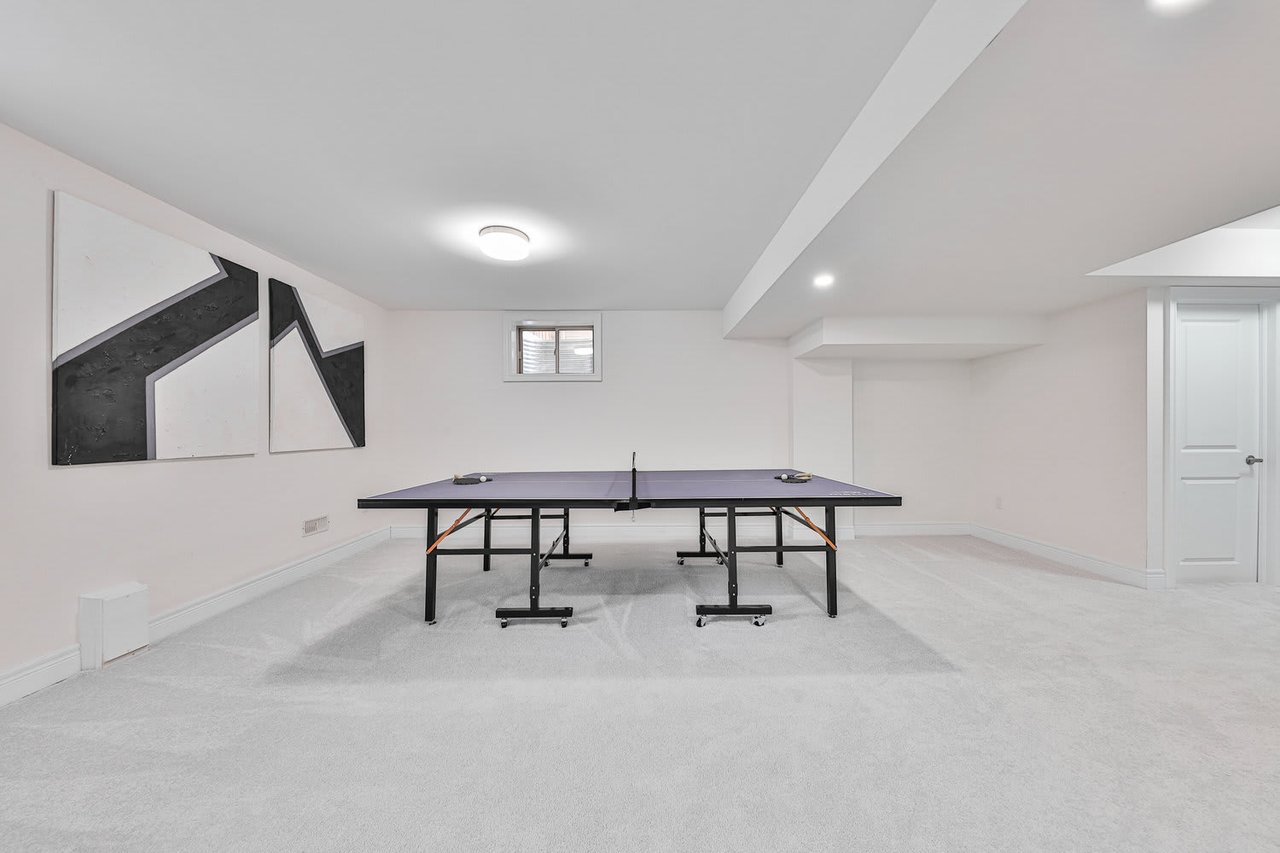 1320 CLARRIAGE Court, Milton