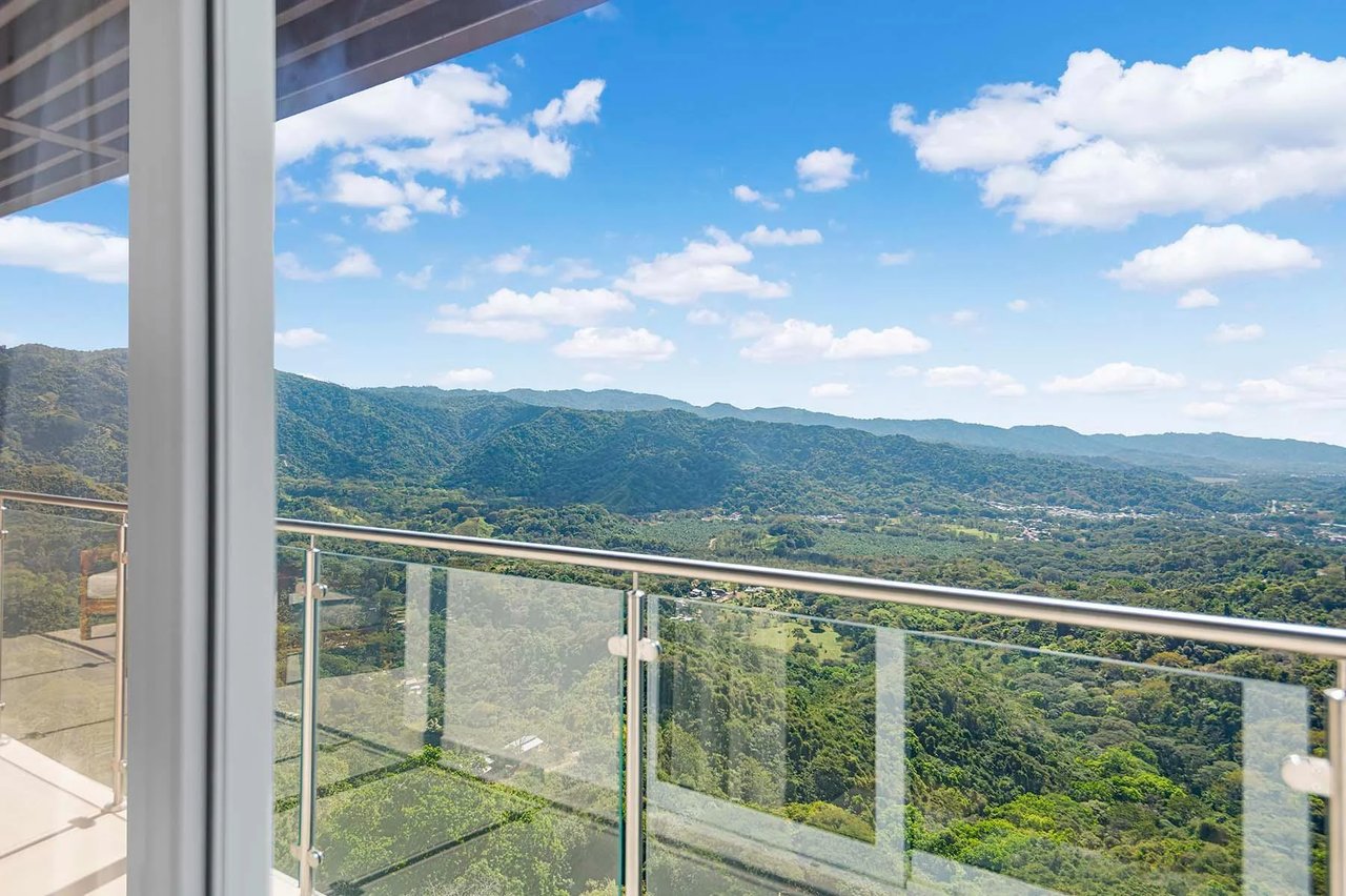 Luxury Oceanview Corner Penthouse, Jaco, Puntarenas