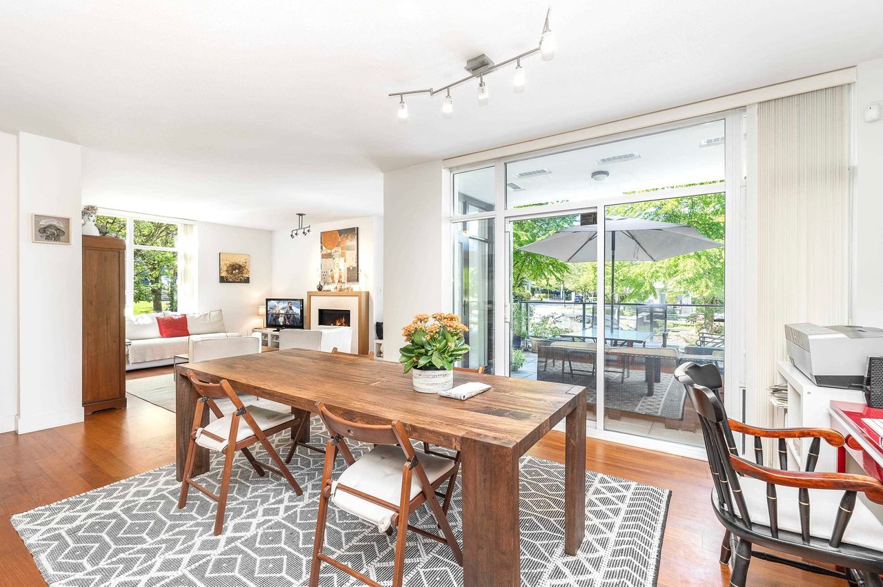 210-5989 Iona Dr
