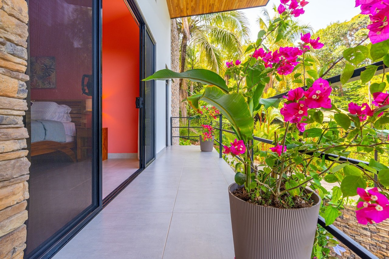 Modern Tropical Infinity Pool Home, Dominical, Puntarenas