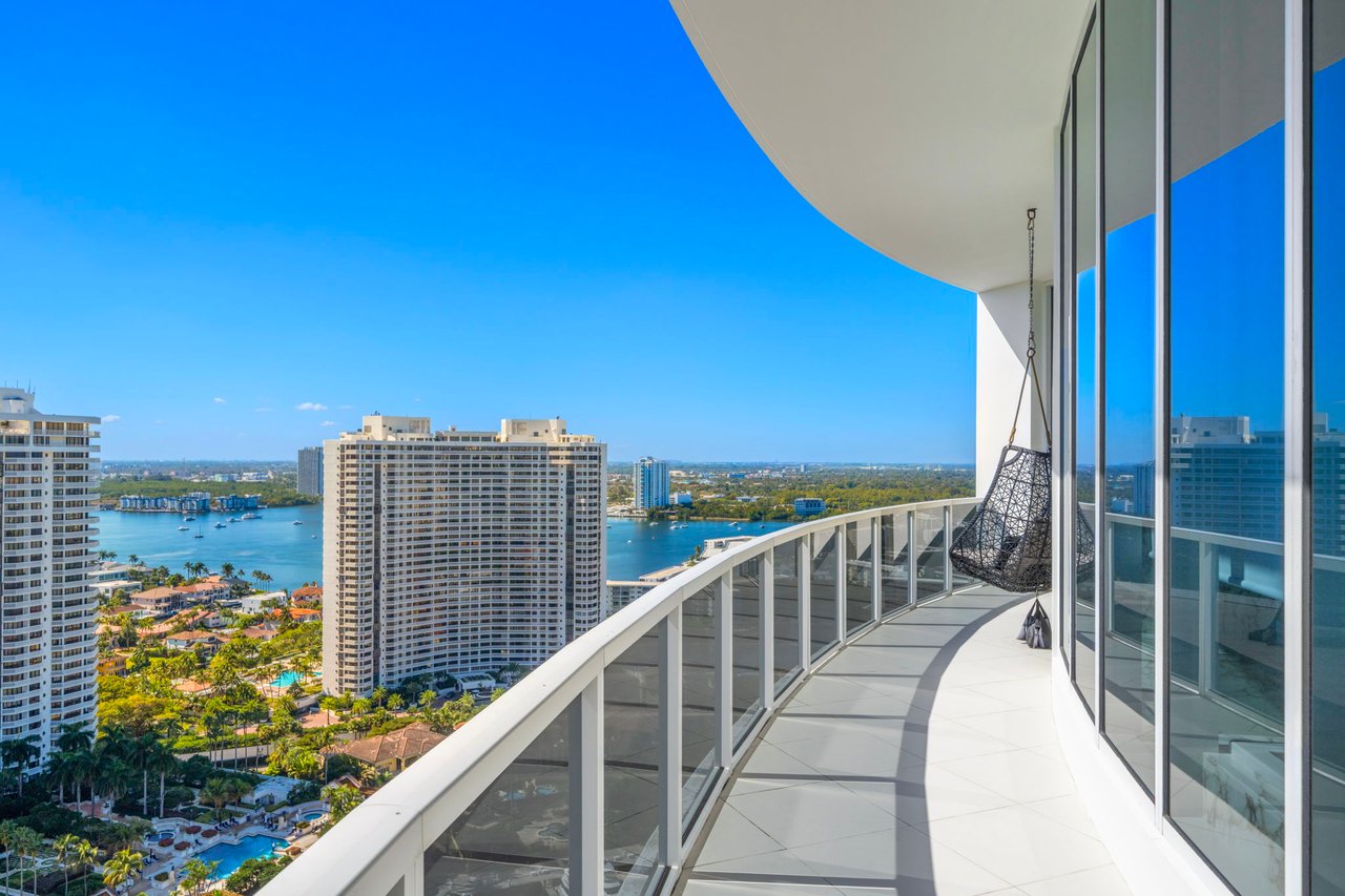 4100 Island Blvd # 1 Unit: PH-1