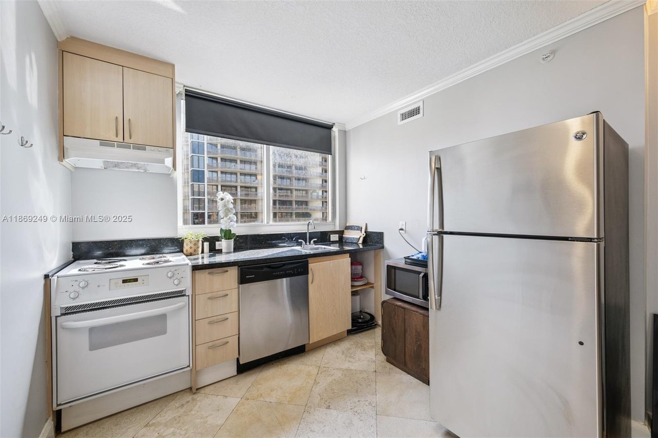 2951 S Bayshore Drive | Unit 917