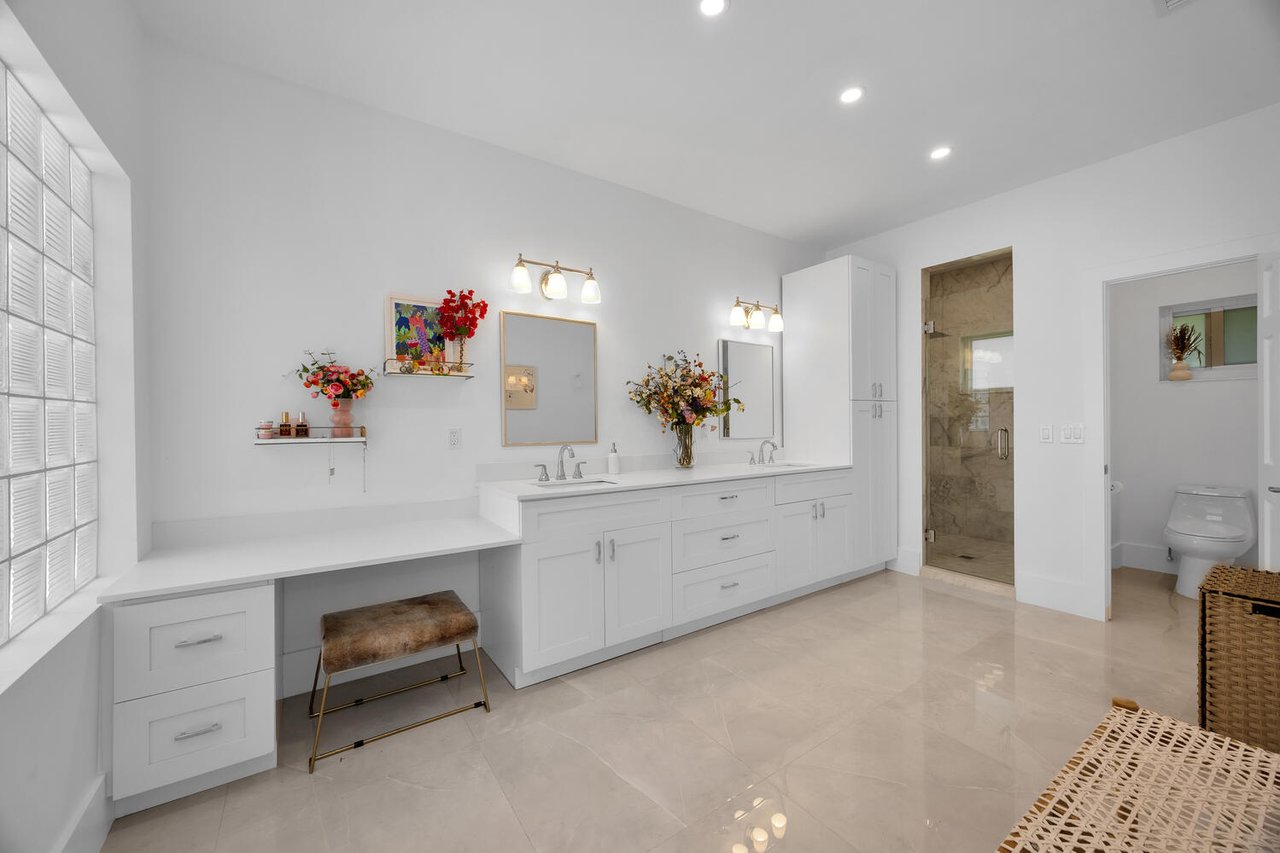 Palmetto Bay Perfection: Spacious, Serene, Stunning