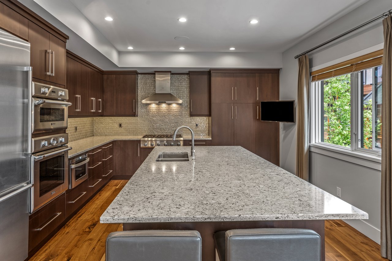 19 Creekside Mews
