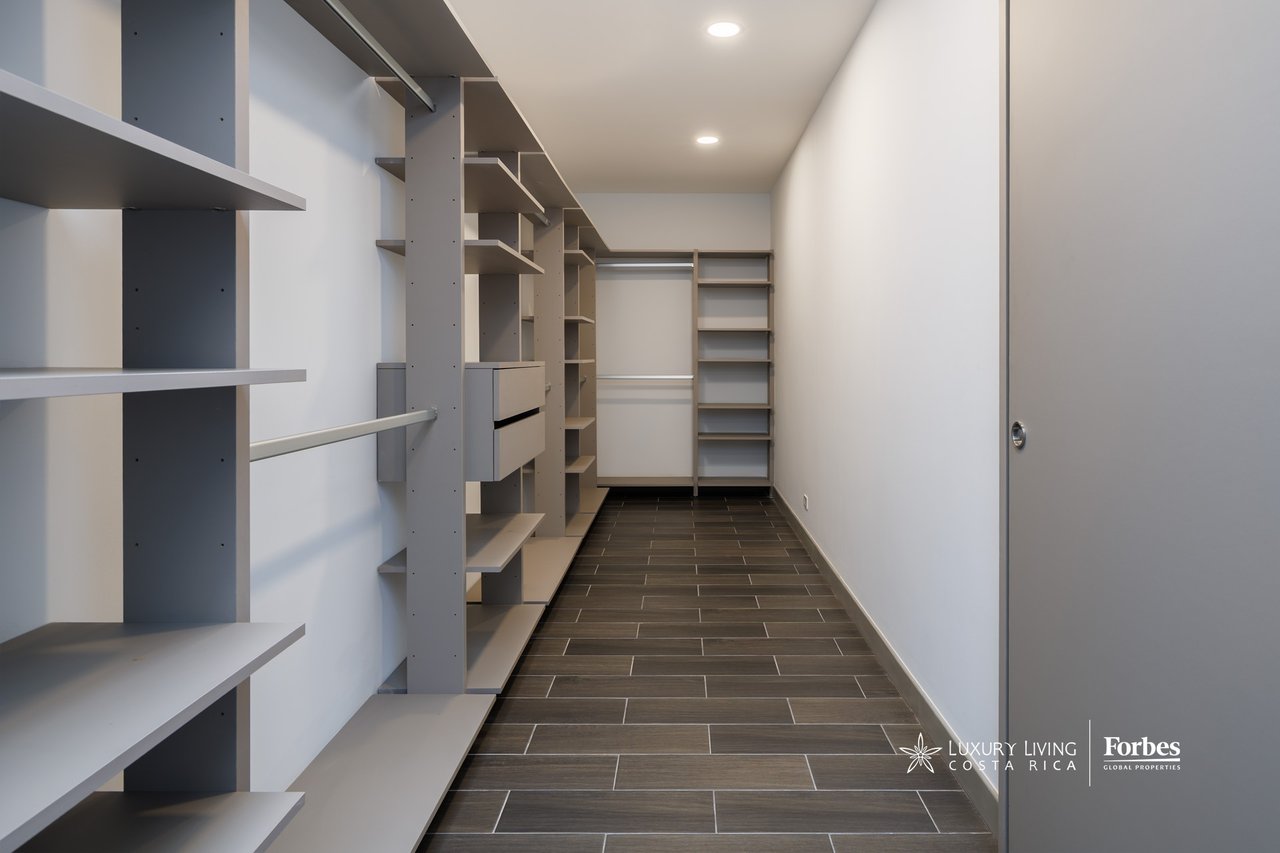 21469 - Contemporary penthouse for sale, spacious rooms and terraces