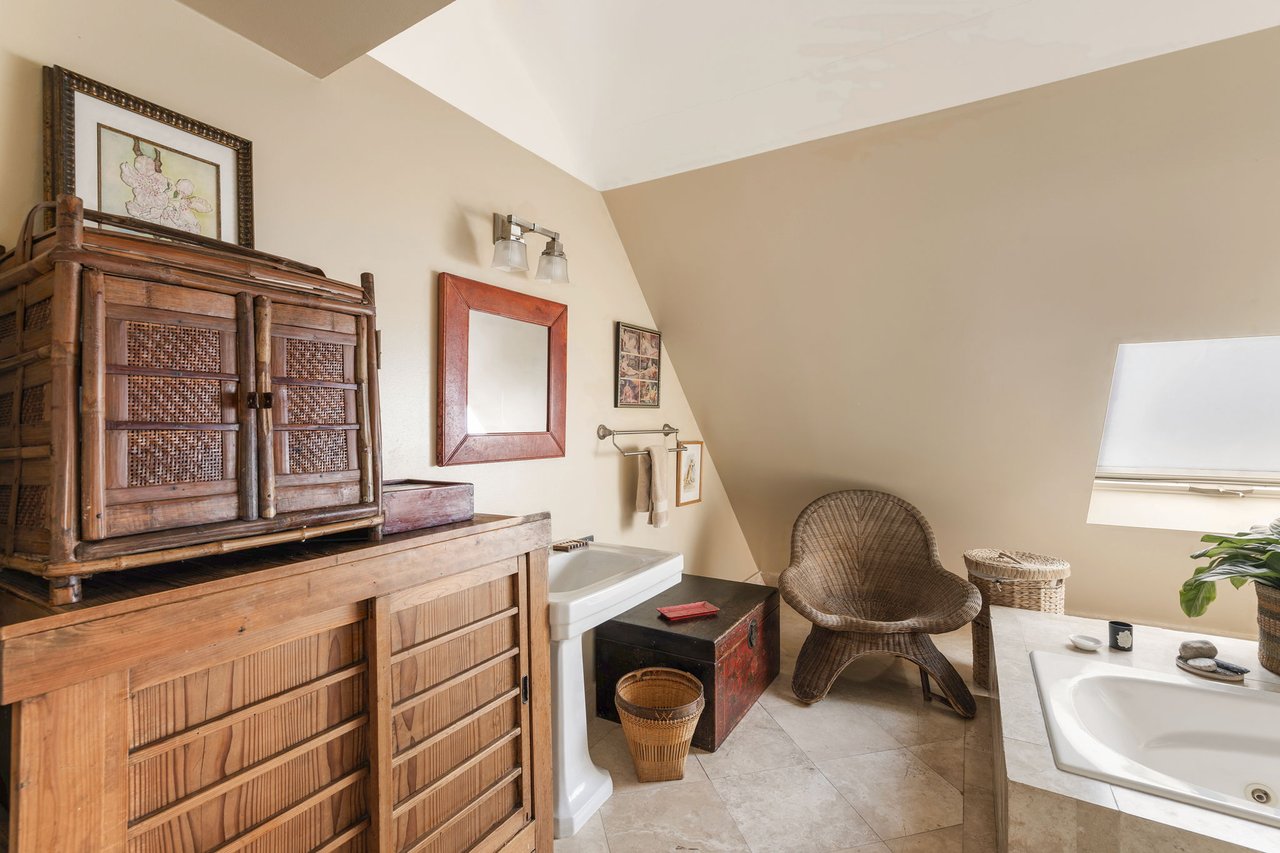 2536 Beverley Ave, Santa Monica 