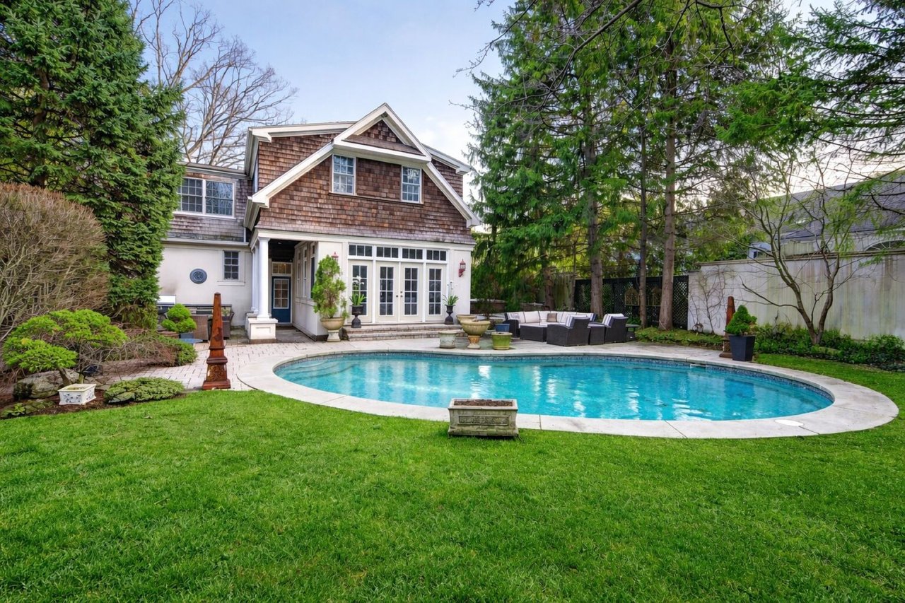  Aldershot Lakeside Elegance