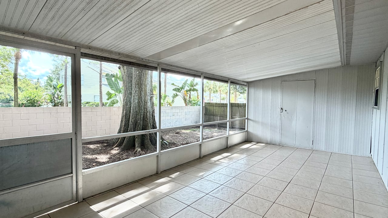 Casselberry Three-Bedroom, Two-Bathroom Duplex Unit with Private Yard