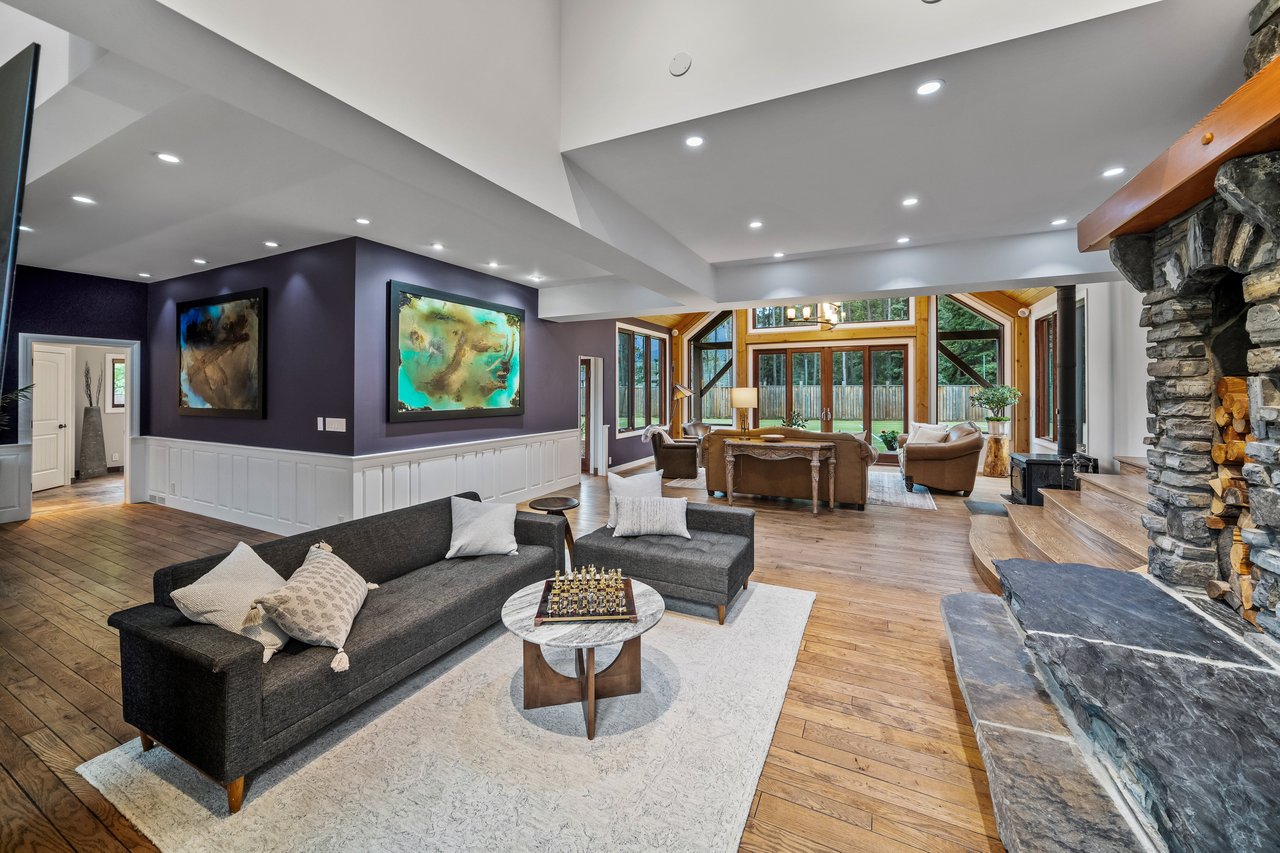 Private Mountain Retreat on Nearly Half an Acre